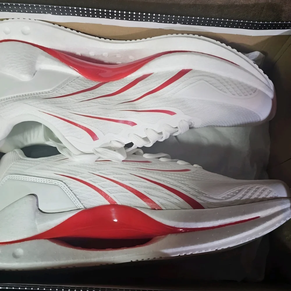 Culture Men's White and Red Sneakers